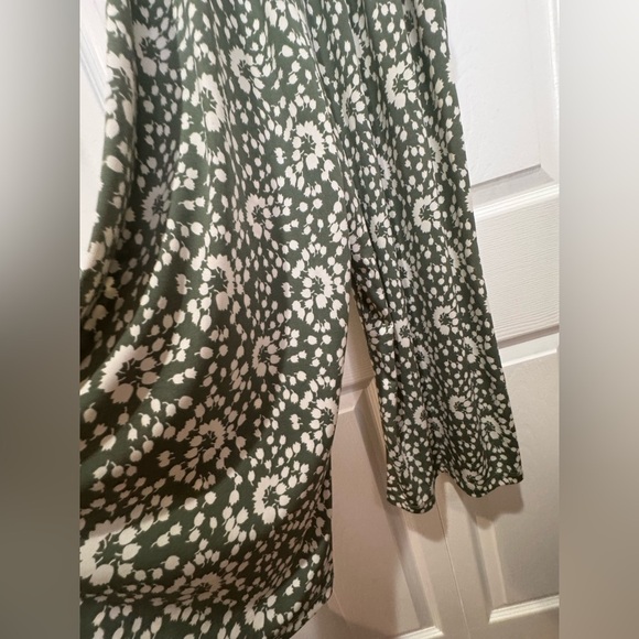 Kaileigh Green and White faux Wrap-Style crop Jumpsuit. Size Small P. Worn once - Picture 4 of 16